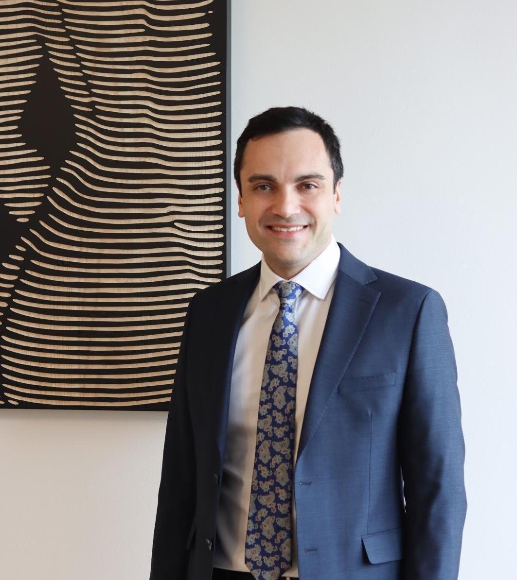 Doç. Dr. Ayhan Işık Erdal — Associate Professor · Plastischer Chirurg